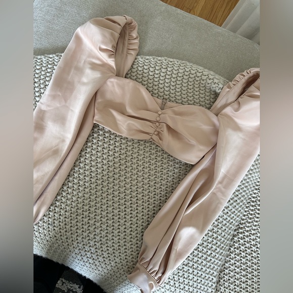 Worn once GORGEOUS cropped top in lux material size M - Picture 1 of 3